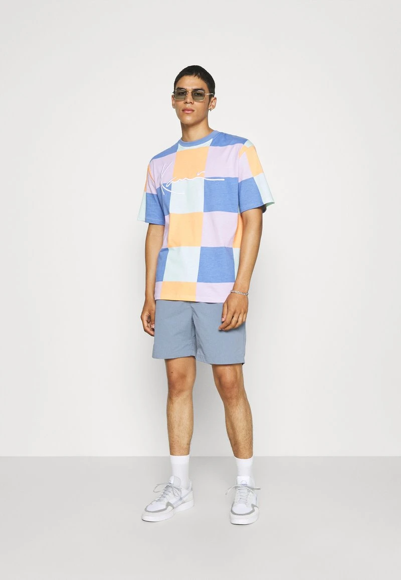 SIGNATURE BLOCK TEE UNISEX - T-Shirt print - blue Karl Kani SIGNATURE BLOCK TEE UNISEX - T-Shirt Print - Blue -Outlet KARL KANI Store d01fb851fad742d49c3d99471d783501