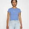 Karl Kani SIGNATURE - T-Shirt Print - Blue, Damen -Outlet KARL KANI Store d0a648360b0144f08cf53fb0aa2dd2da