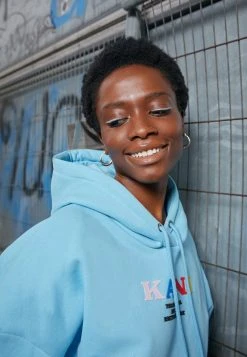 Karl Kani RETRO HOODIE - Sweatshirt - Light Blue, Damen -Outlet KARL KANI Store d262063e241049f185bf23c6407faed7