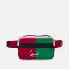 Karl Kani SIGNATURE BLOCK HIP BAG UNISEX - Gürteltasche - Red 1 Karl Kani SIGNATURE BLOCK HIP BAG UNISEX - Gürteltasche - Red -Outlet KARL KANI Store d2fba9df0d9c451cbcf57c7ae6231b07