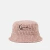 Karl Kani SIGNATURE FUZZY BUCKET HAT UNISEX - Hut - Pink -Outlet KARL KANI Store d35402569b154b51aae5adbdcac93a90