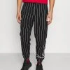 Karl Kani SIGNATURE PINSTRIPE PANTS UNISEX - Jogginghose - Black 1 Karl Kani SIGNATURE PINSTRIPE PANTS UNISEX - Jogginghose - Black -Outlet KARL KANI Store d3722176a64444719bbe6dd0e95ffdcf