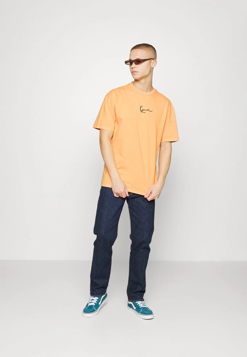 Karl Kani SMALL SIGNATURE WASHED TEE UNISEX - T-Shirt Print - Light Orange 4 Karl Kani SMALL SIGNATURE WASHED TEE UNISEX - T-Shirt Print - Light Orange – Bild 2