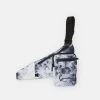 Karl Kani SIGNATURE TIE DYE BODY BAG UNISEX - Umhängetasche - Black -Outlet KARL KANI Store d494e8b12fd949a9b6adf6c18b42931d