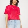 Karl Kani SMALL SIGNATURE SHORT PINSTRIPE TEE - T-Shirt Print - Red, Damen -Outlet KARL KANI Store d589d5387d7e45a2825f28ed9848d823