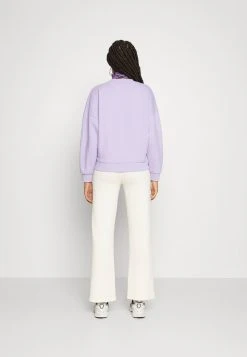 Karl Kani SMALL SIGNATURE CREW - Sweatshirt - Purple, Damen 4 Karl Kani SMALL SIGNATURE CREW - Sweatshirt - Purple, Damen -Outlet KARL KANI Store d73da5da83bf47c2b9db3d0e5ee593d7