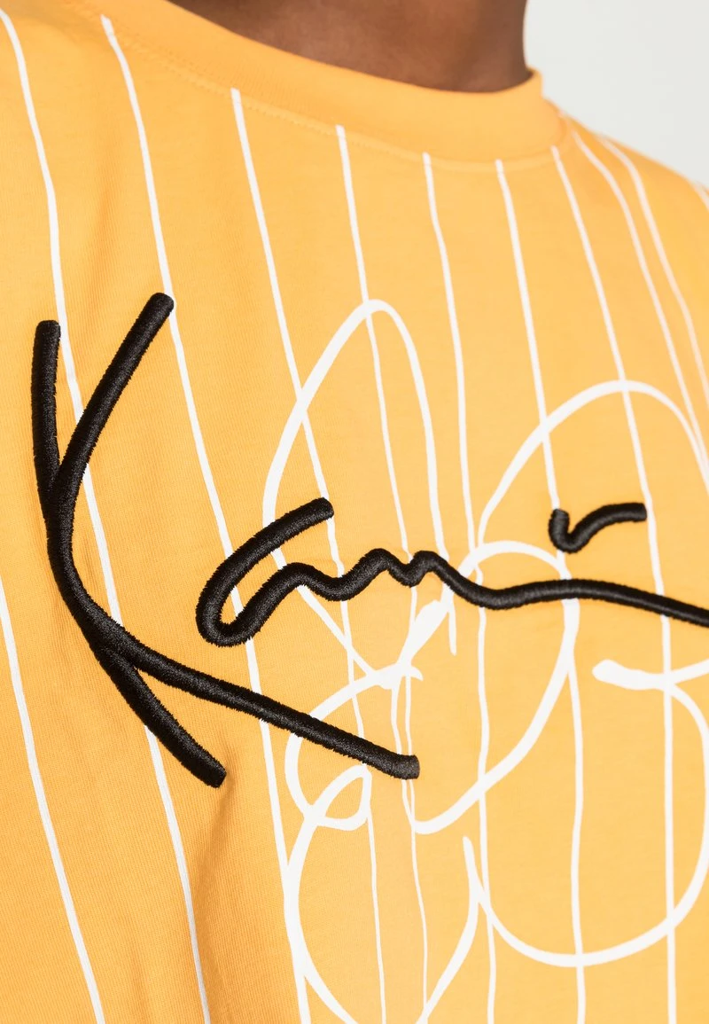 SIGNATURE CROP TEE - T-Shirt print - light orange Karl Kani SIGNATURE CROP TEE - T-Shirt Print - Light Orange, Damen -Outlet KARL KANI Store d7933cacf604486f90050e5d6617262c