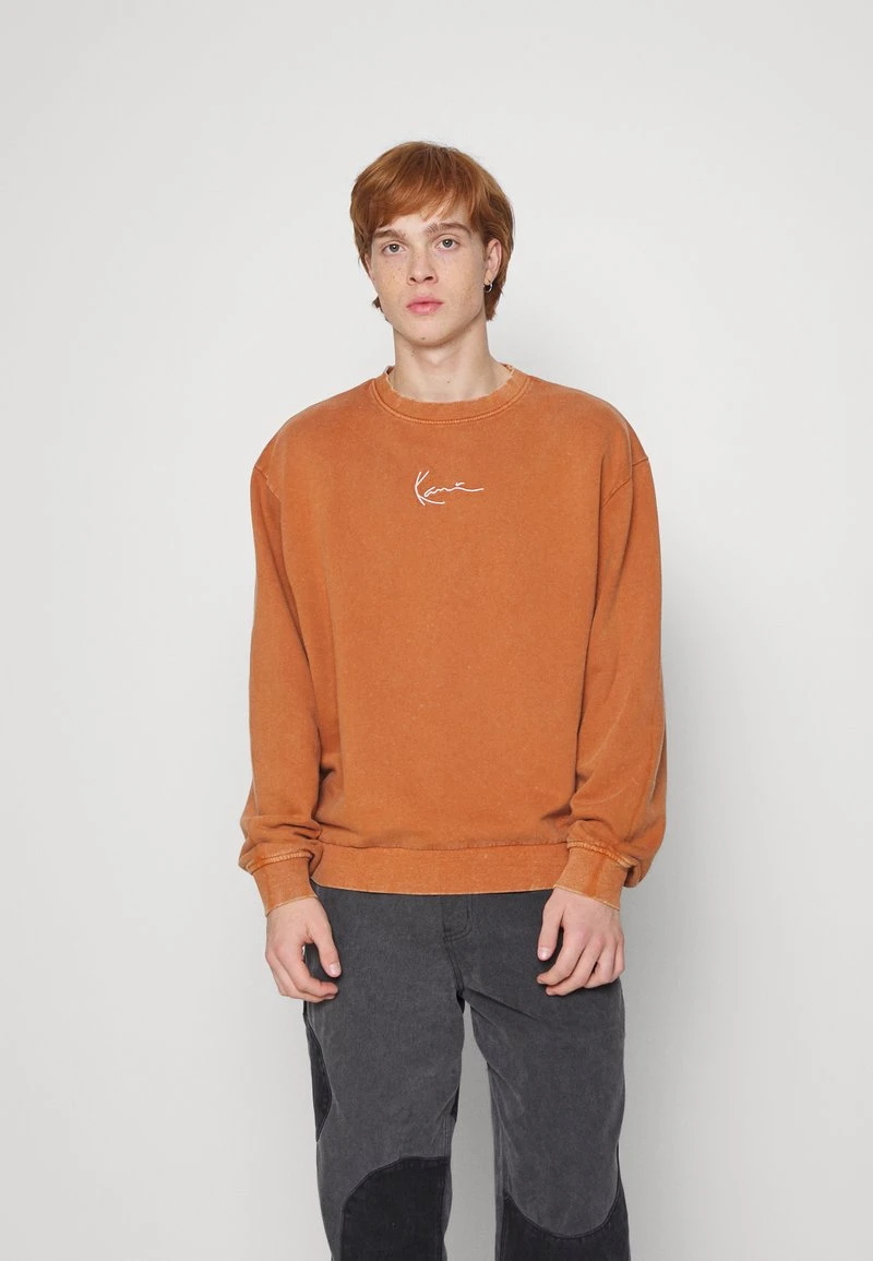 Karl Kani SMALL SIGNATURE CREW UNSIEX - Sweatjacke - Ocher, Unisex 3 Karl Kani SMALL SIGNATURE CREW UNSIEX - Sweatjacke - Ocher, Unisex