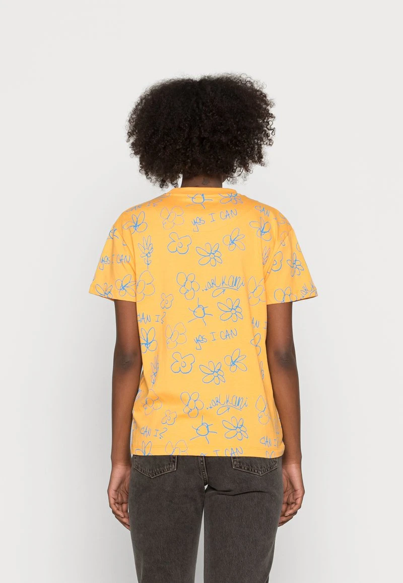 SIGNATURE FLOWER TEE LIGHT - T-Shirt print - light orange Karl Kani SIGNATURE FLOWER TEE LIGHT - T-Shirt Print - Light Orange, Damen -Outlet KARL KANI Store d94db384267b41e9a38f13831a7b5757