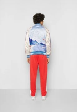 Karl Kani MOTIF SOUVENIR JACKET - Bomberjacke - Multicolor, Herren 5 Karl Kani MOTIF SOUVENIR JACKET - Bomberjacke - Multicolor, Herren -Outlet KARL KANI Store e5135b54a91e4dccb7b7f7bd6cce7e31