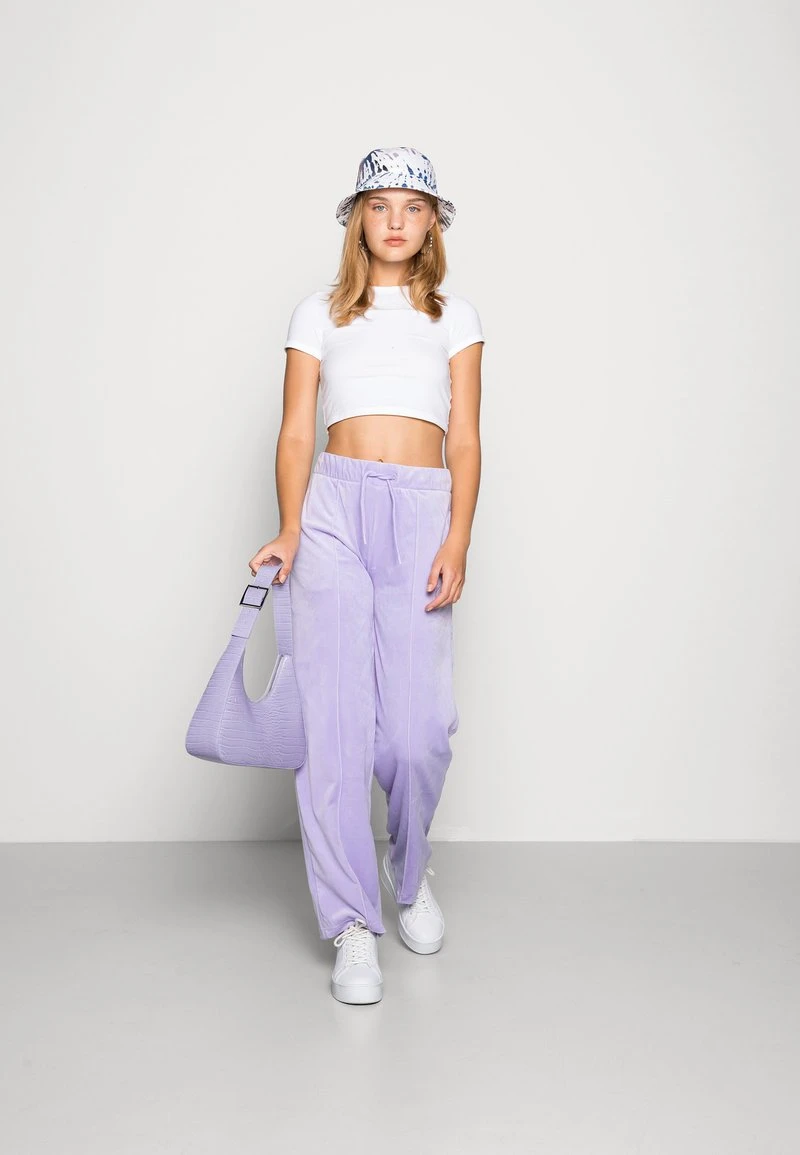 SMALL SIGNATURE PANTS - Jogginghose - lila Karl Kani SMALL SIGNATURE PANTS - Jogginghose - Lila, Damen -Outlet KARL KANI Store e706f27f46be4529b036beb9edd5ad3f