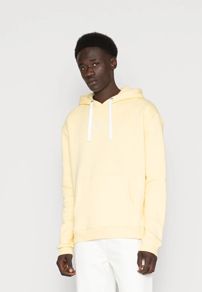 Karl Kani SMALL SIGNATURE ESSENTIAL HOODIE UNISEX - Kapuzenpullover - Light Yellow 3 Karl Kani SMALL SIGNATURE ESSENTIAL HOODIE UNISEX - Kapuzenpullover - Light Yellow