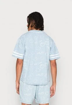 KARL KANI X SMILEY® OG BASEBALL SHIRT - Hemd - Bleached Blue, Herren 9 KARL KANI X SMILEY® OG BASEBALL SHIRT - Hemd - Bleached Blue, Herren -Outlet KARL KANI Store ed3d87e6b15a4edb954164ebe8f8743c