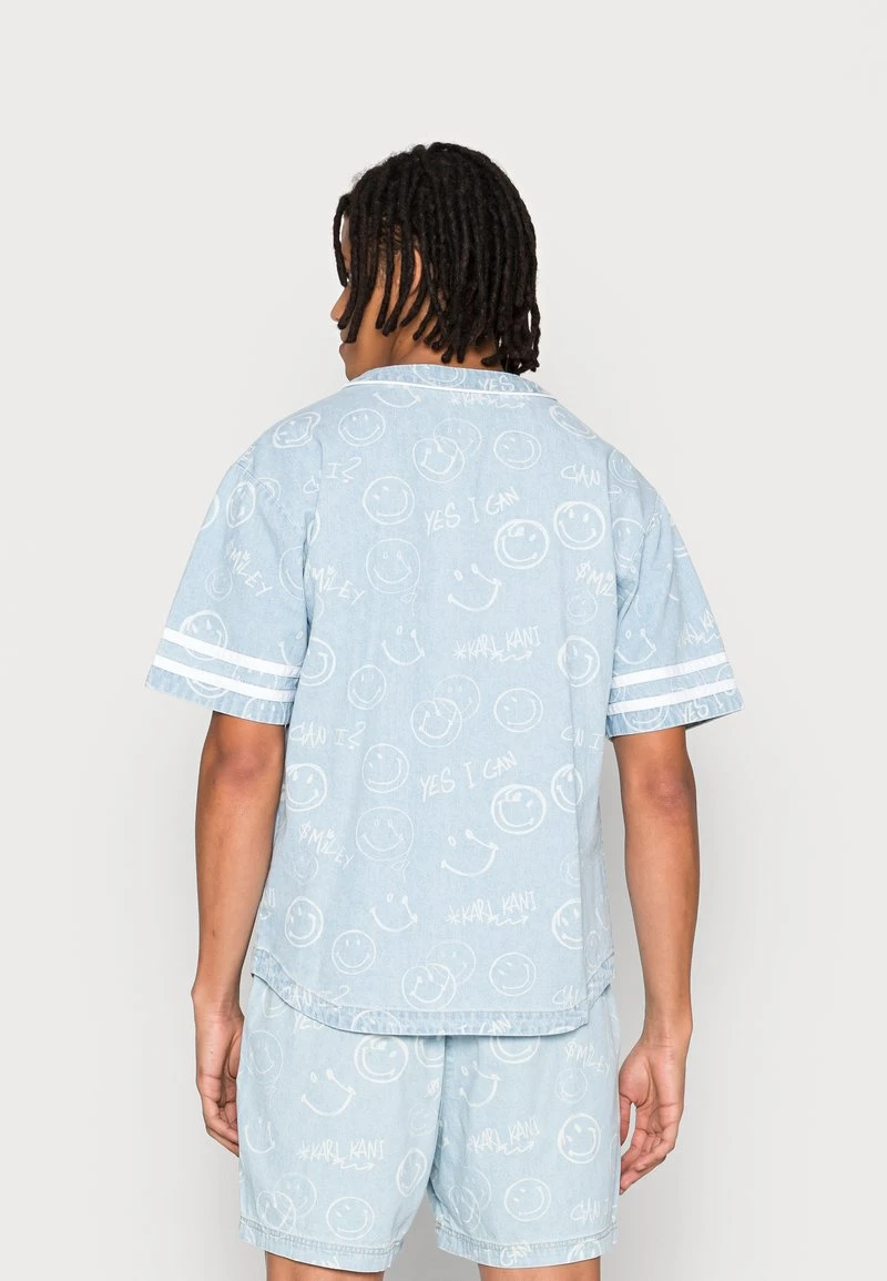 KARL KANI X SMILEY® OG BASEBALL SHIRT - Hemd - Bleached Blue, Herren 5 KARL KANI X SMILEY® OG BASEBALL SHIRT - Hemd - Bleached Blue, Herren – Bild 3