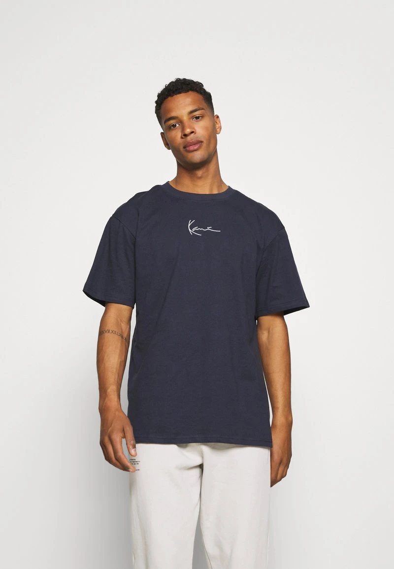 SMALL SIGNATURE TEE - T-Shirt print - navy Karl Kani SMALL SIGNATURE TEE - T-Shirt Print - Navy, Herren -Outlet KARL KANI Store edd37958ff4a46b8b0016f7884b8b1eb