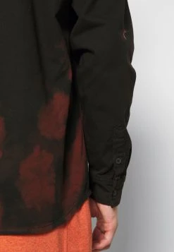 Karl Kani SMALL SIGNATURE BLEACHED SHIRT - Hemd - Black, Herren 6 Karl Kani SMALL SIGNATURE BLEACHED SHIRT - Hemd - Black, Herren -Outlet KARL KANI Store f0b142dc93f14a0680e44fce45c21254