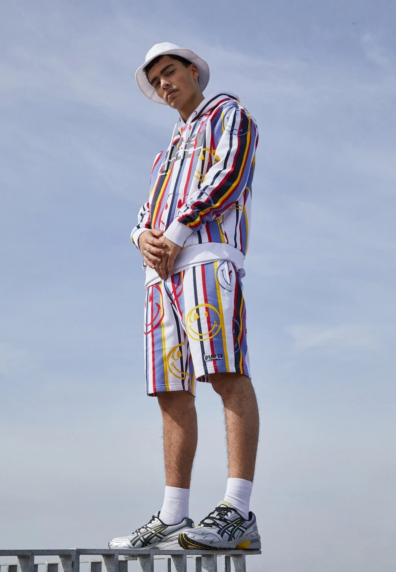 KARL KANI X SMILEY® SIGNATURE STRIPE UNISEX - Shorts - multicolor KARL KANI X SMILEY® SIGNATURE STRIPE UNISEX - Shorts - Multicolor -Outlet KARL KANI Store f380709ba1204433aeb12c0f1b947134