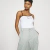 Karl Kani SMALL SIGNATURE ASYMMETRIC - Top - White, Damen 2 Karl Kani SMALL SIGNATURE ASYMMETRIC - Top - White, Damen -Outlet KARL KANI Store f48c3f97444145efaab2aef43a69a45e