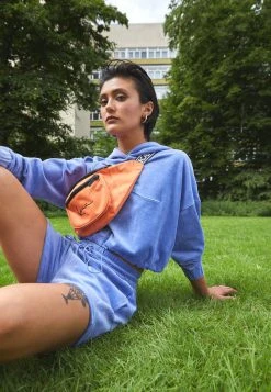 Karl Kani SIGNATURE CROP NICKI HOODIE - Sweatshirt - Blue, Damen -Outlet KARL KANI Store f59fd26a9c1443e180f0e577e7e71557