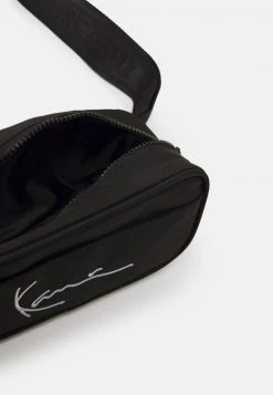 Karl Kani SIGNATURE MULTI PANEL BAG UNISEX SET - Gürteltasche - Black 10 Karl Kani SIGNATURE MULTI PANEL BAG UNISEX SET - Gürteltasche - Black -Outlet KARL KANI Store fa67d0d0cdda45b4a44b1e5ebef0945d