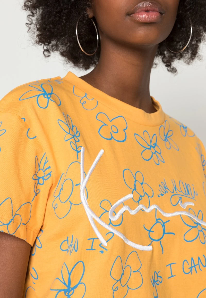 SIGNATURE FLOWER TEE LIGHT - T-Shirt print - light orange Karl Kani SIGNATURE FLOWER TEE LIGHT - T-Shirt Print - Light Orange, Damen -Outlet KARL KANI Store fbcecd8aee1248e69bf4c18ddf006672