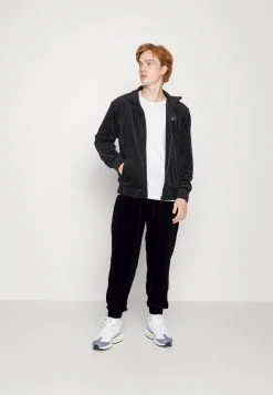 Karl Kani SMALL SIGNATURE PANTS UNISEX - Jogginghose - Black 8 Karl Kani SMALL SIGNATURE PANTS UNISEX - Jogginghose - Black -Outlet KARL KANI Store fd8ade8a84554e39a17a0667e048d28c