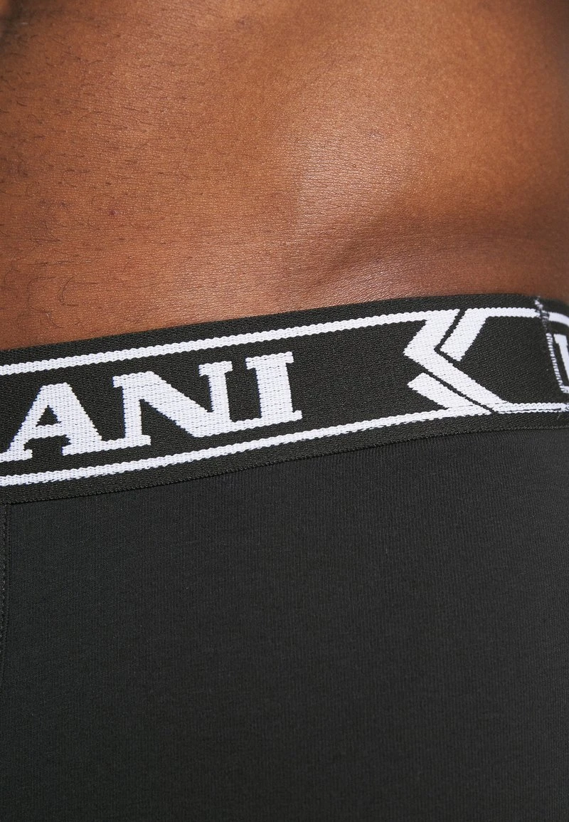RETRO TAPE ESSENTIAL BOXER BRIEFS 3 PACK - Panties - black Karl Kani RETRO TAPE ESSENTIAL BOXER BRIEFS 3 PACK - Panties - Black, Herren -Outlet KARL KANI Store fe02c1014fd345cc93b76b91bb8d93b4