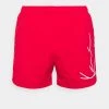 Karl Kani SIGNATURE BOARD - Badeshorts - Red, Herren 2 Karl Kani SIGNATURE BOARD - Badeshorts - Red, Herren -Outlet KARL KANI Store ff7d325600f045cd856d265268256371