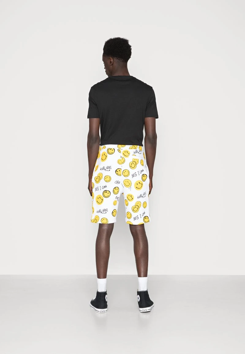 KARL KANI X SMILEY® SMALL SIGNATURE UNISEX - Shorts - White 5 KARL KANI X SMILEY® SMALL SIGNATURE UNISEX - Shorts - White – Bild 3